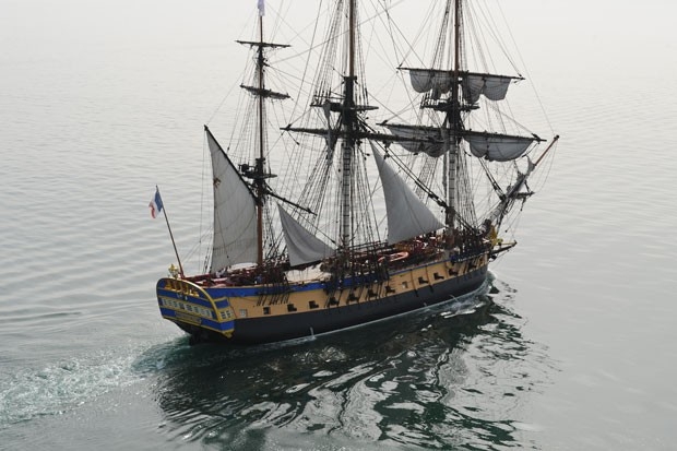 Construída por 17 anos, réplica de barco do século 18 vai cruzar oceano